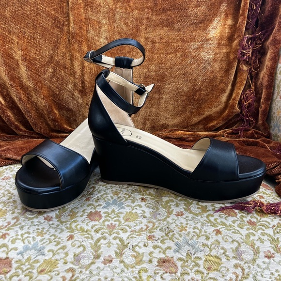 NEW Italian Leather Wedges - Picture 2 of 3